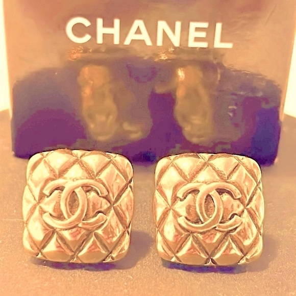🟨CHANEL🟨VINTAGE🟨24K Gold Plated🟨Clip on Earrings - Picture 5 of 10